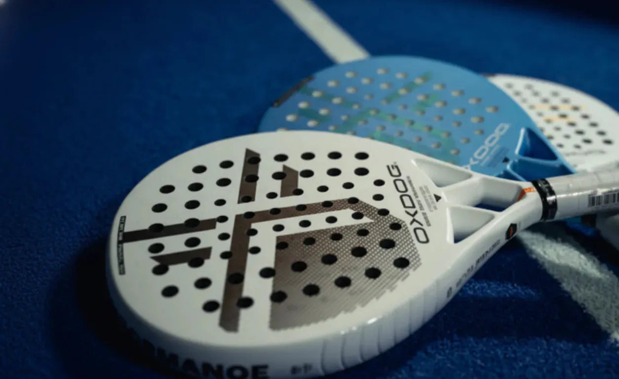 découvrez comment choisir la raquette de padel idéale adaptée à votre style de jeu pour améliorer vos performances sur le terrain.