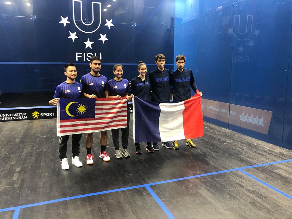 découvrez les équipes de squash mixtes qui affrontent l'élite universitaire dans des compétitions passionnantes alliant talent et esprit sportif.
