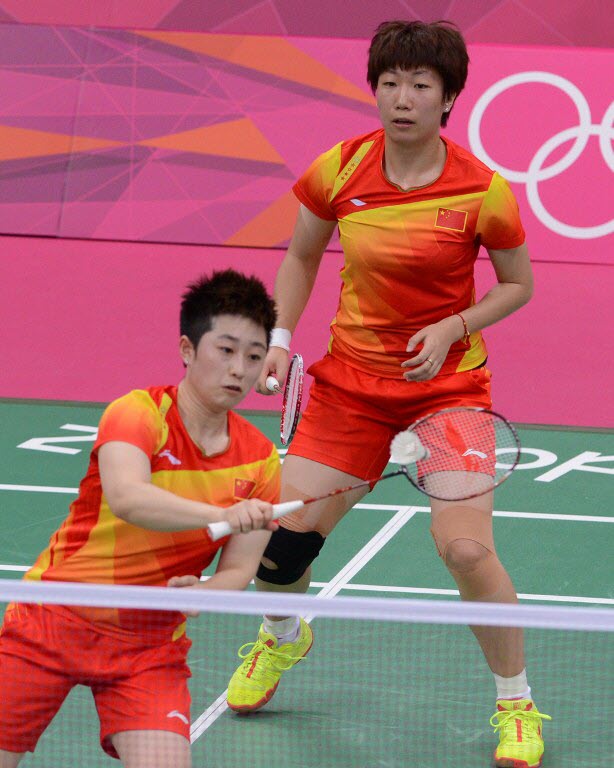 jeune prodige chinoise du badminton décède tragiquement après un effondrement lors d'une compétition, suscitant une profonde émotion dans le monde sportif.