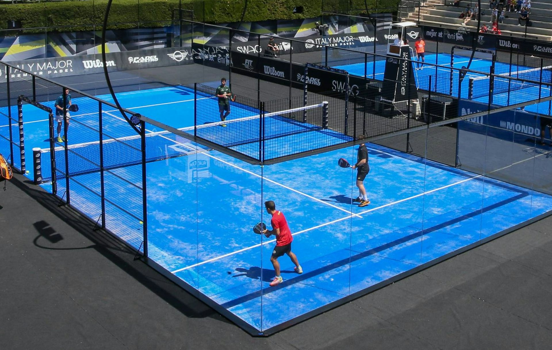 découvrez le padel, la nouvelle tendance sportive qui séduit de plus en plus aux états-unis, alliant plaisir, accessibilité et esprit communautaire.