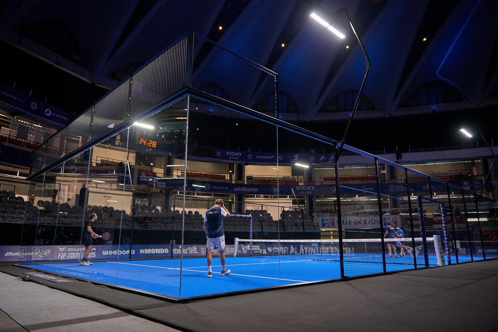 découvrez comment les origines mexicaines influencent la croissance rapide du padel, un sport en plein essor au mexique et dans le monde.