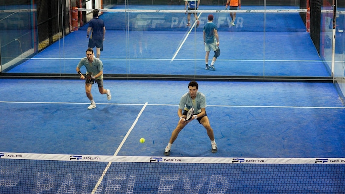 découvrez comment tom holland contribue à la popularité grandissante du padel, ce sport dynamique qui séduit de plus en plus de fans à travers le monde.
