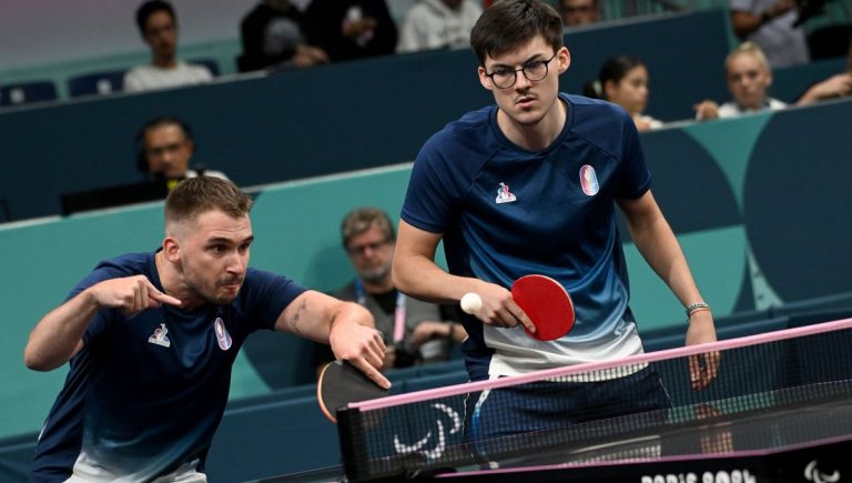 suivez les matchs passionnants de tennis de table aux jeux olympiques et paralympiques de paris, avec des compétitions intenses et des athlètes de haut niveau.