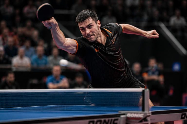 découvrez la renaissance spectaculaire du tennis de table, un sport de la petite balle qui revient en force avec passion et dynamisme.