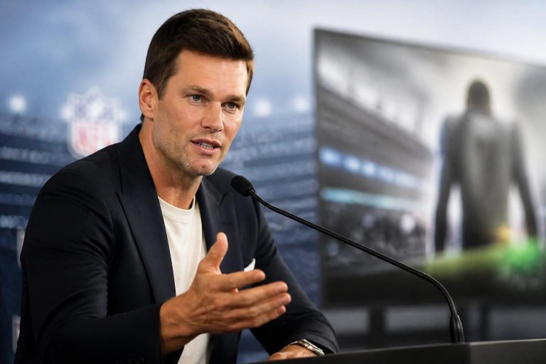 tom brady soutient logan paul et lance un appel inattendu aux joueurs de la nfl suite à une déclaration publique, suscitant un large débat dans le monde du sport.